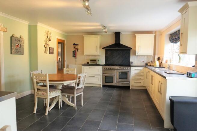 Kitchen / Breakfast