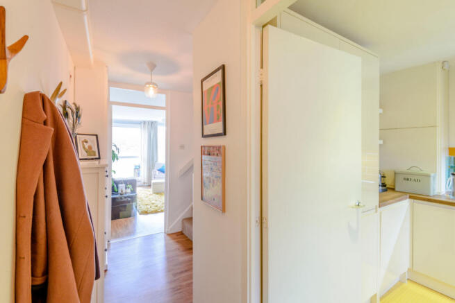 8412086-interior04-800
