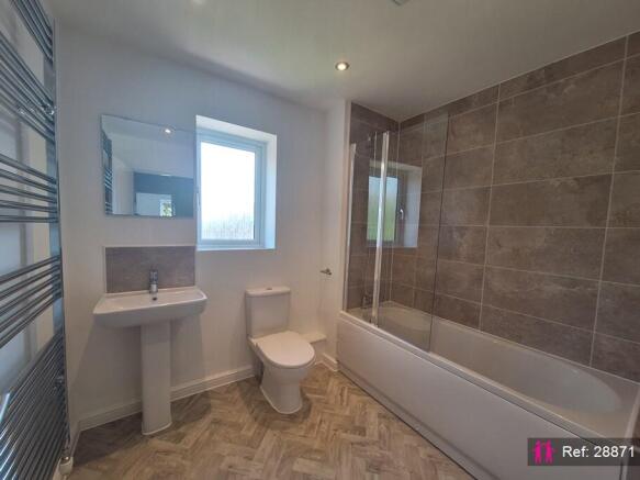 4 bed Detached for sale Image 9