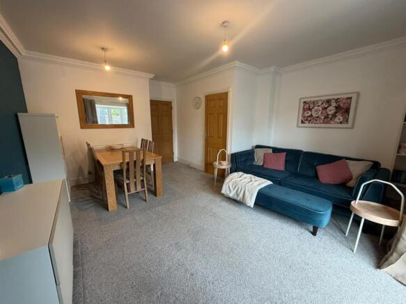 3 bed Town House to rent Image 5