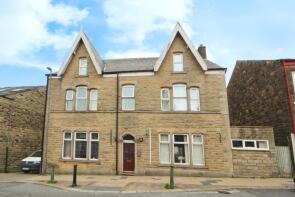 Flat 1, 87 The Gables, Station Road, Hadfield, Glossop SK13 1AR
