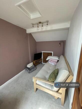 3 bed End of Terrace to rent Image 4