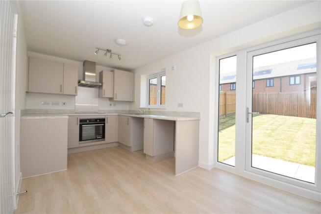 3 bed Semi-Detached to rent Image 2