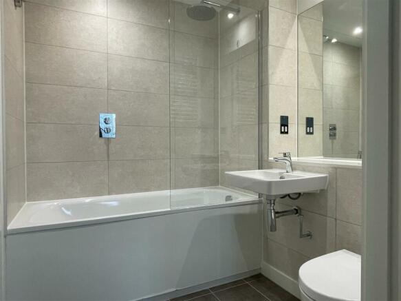 Bathroom 2.jpg