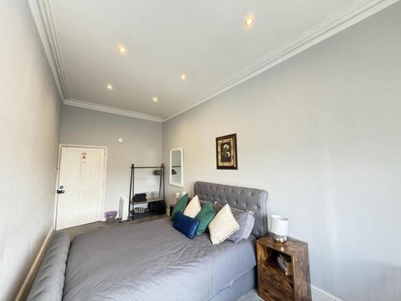 2 bed Flat for sale Image 4