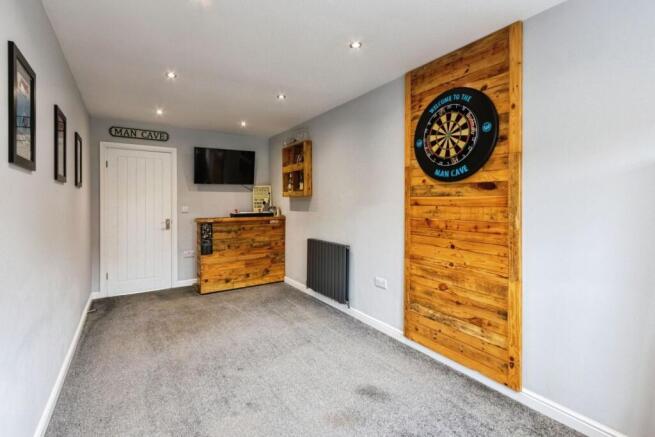 4 bed Detached for sale Image 7