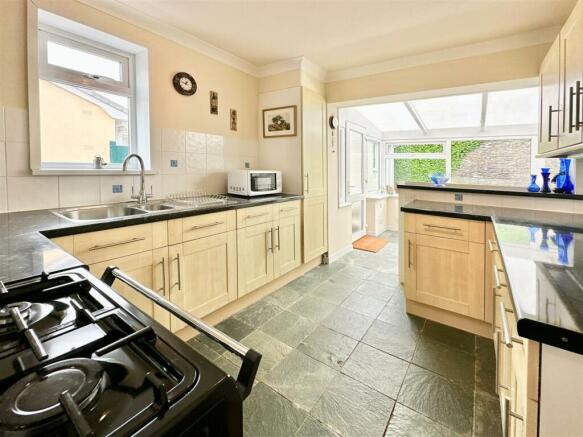Kitchen Towards Conservatory.JPG