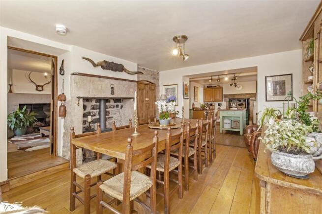 Dining Room-2.jpg