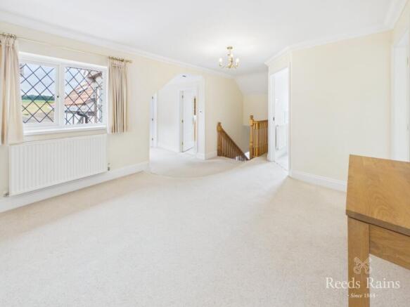 4 bed Semi-Detached for sale Image 10