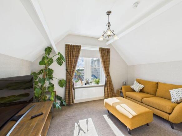 7 bed Semi-Detached for sale Image 11