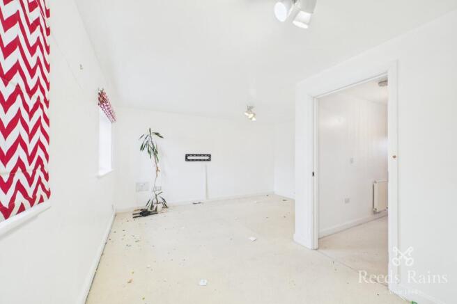 3 bed Semi-Detached for sale Image 8