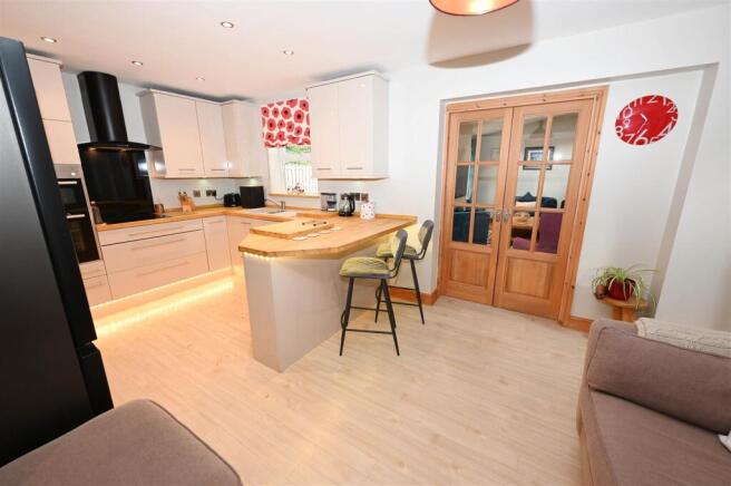 4 bed Detached for sale Image 4