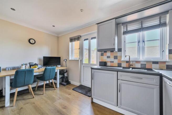 KITCHEN/DINING ROOM
