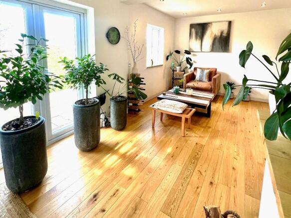 5 bed Semi-Detached for sale Image 5