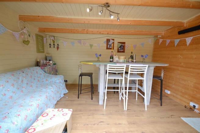 Garden lodge