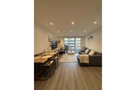 Bollo Bridge Road, London, W3