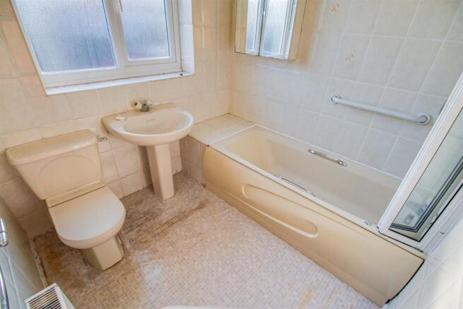 BATHROOM/W.C.