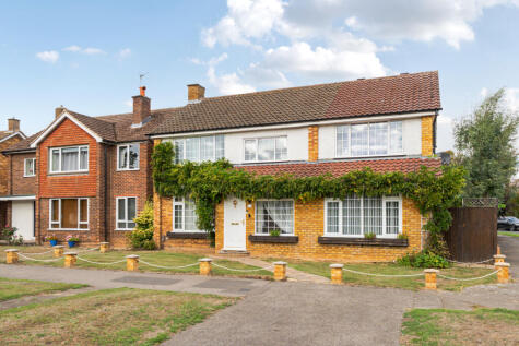 Chestnut Walk, Shepperton, TW17