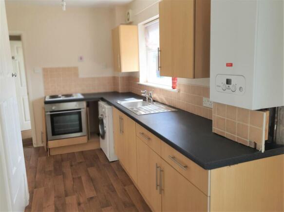 Kitchen b.jpg