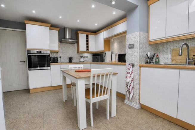 2 bed Terraced for sale Image 6