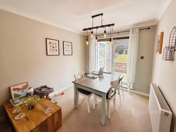 3 bed Semi-Detached to rent Image 7