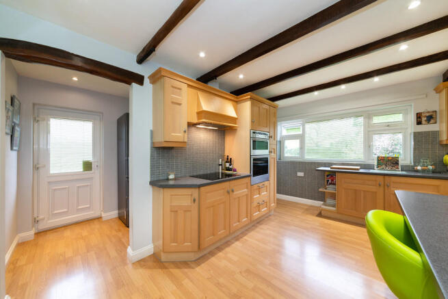 KITCHEN/DINING RO...