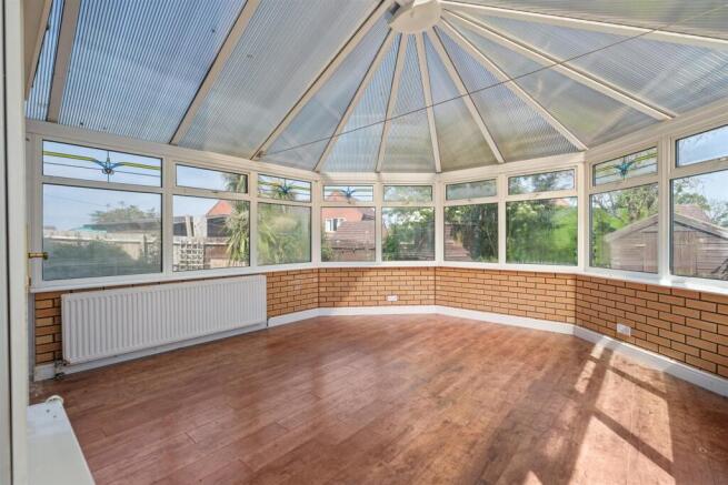 Clover Drive, Rushden photo 4