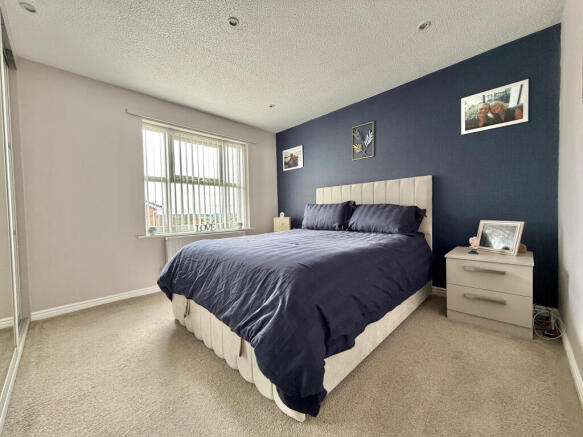 2 bed Flat for sale Image 8
