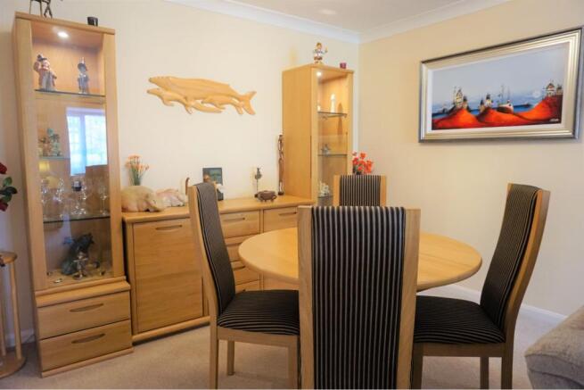 Lounge/Dining Room