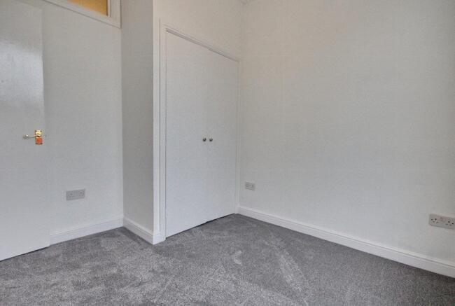 2 bed House to rent Image 5