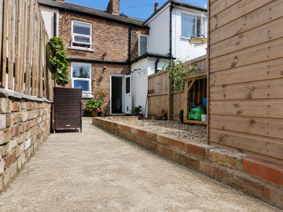 2 bed Terraced for sale Image 10
