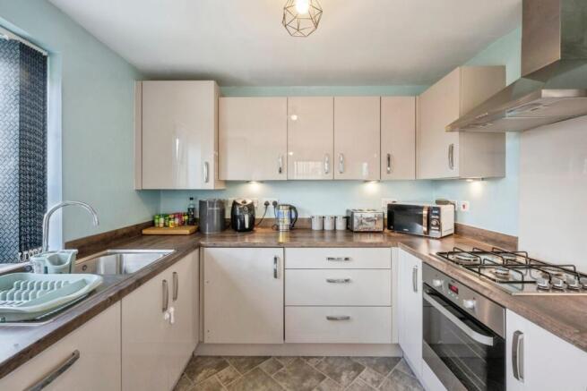 3 bed Semi-Detached for sale Image 6