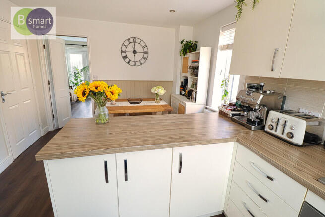 3 bed Semi-Detached for sale Image 4