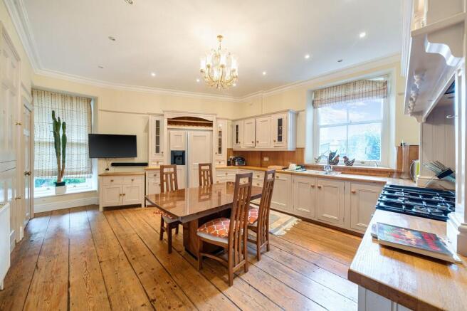 5 bed Semi-Detached for sale Image 6