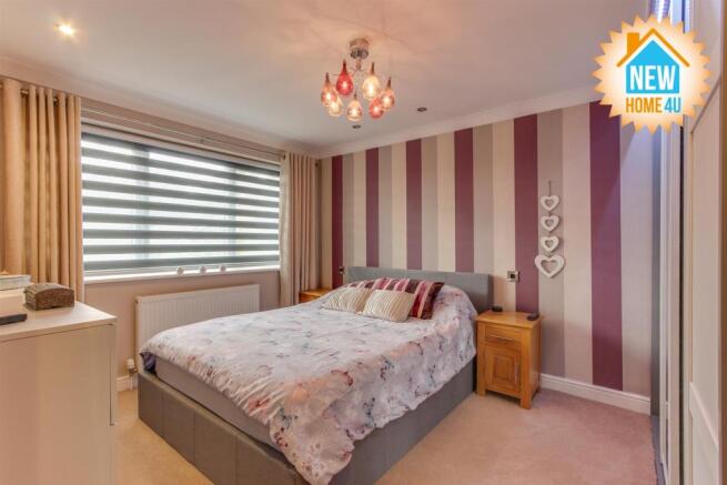 MAIN BEDROOM: