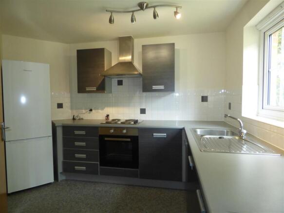 18 Cowslip Meadow kitchen 1.JPG