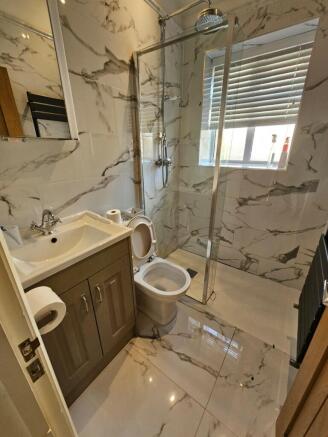 2 bed Terraced to rent Image 12