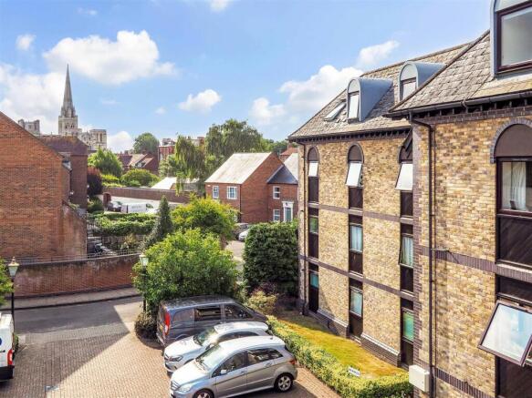 1-bed flat on Henty Gardens, Chichester, £225,000