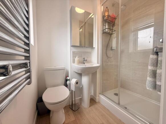 2 bed Apartment to rent Image 5