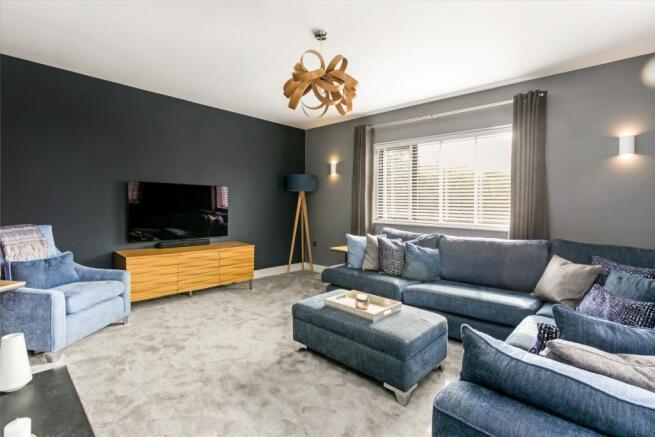 11 Ashenden Walk ...