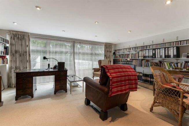 Sitting Room/Bed 5