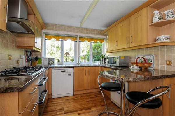 KITCHEN/BREAKFAST