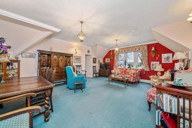 OPEN PLAN LIVING/DINING ROOM