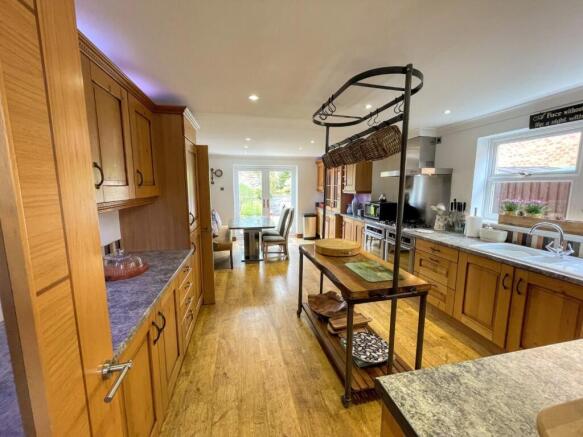 KITCHEN/DINER