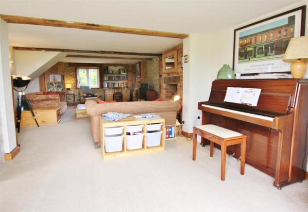 Long shot of sitting room.JPG