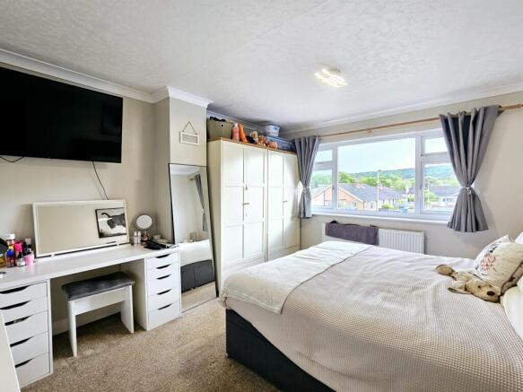 3 bed Semi-Detached for sale Image 8