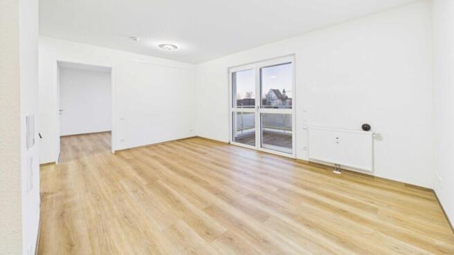 Wohnzimmer mit Balkon (leer)