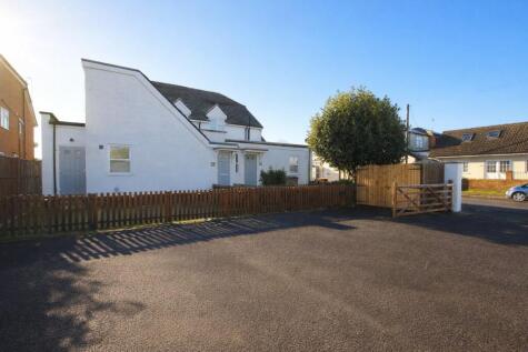 Staines Road West, Sunbury-on-Thames, TW16