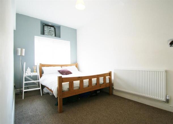 bedroom 2.JPG