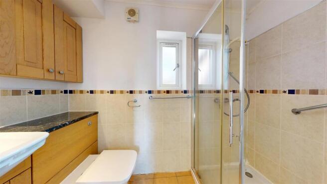 EN SUITE SHOWER ROOM